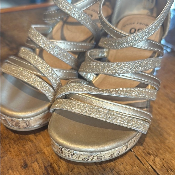 SO Girl's Gold Strappy Wedge Sandals - Picture 3 of 4